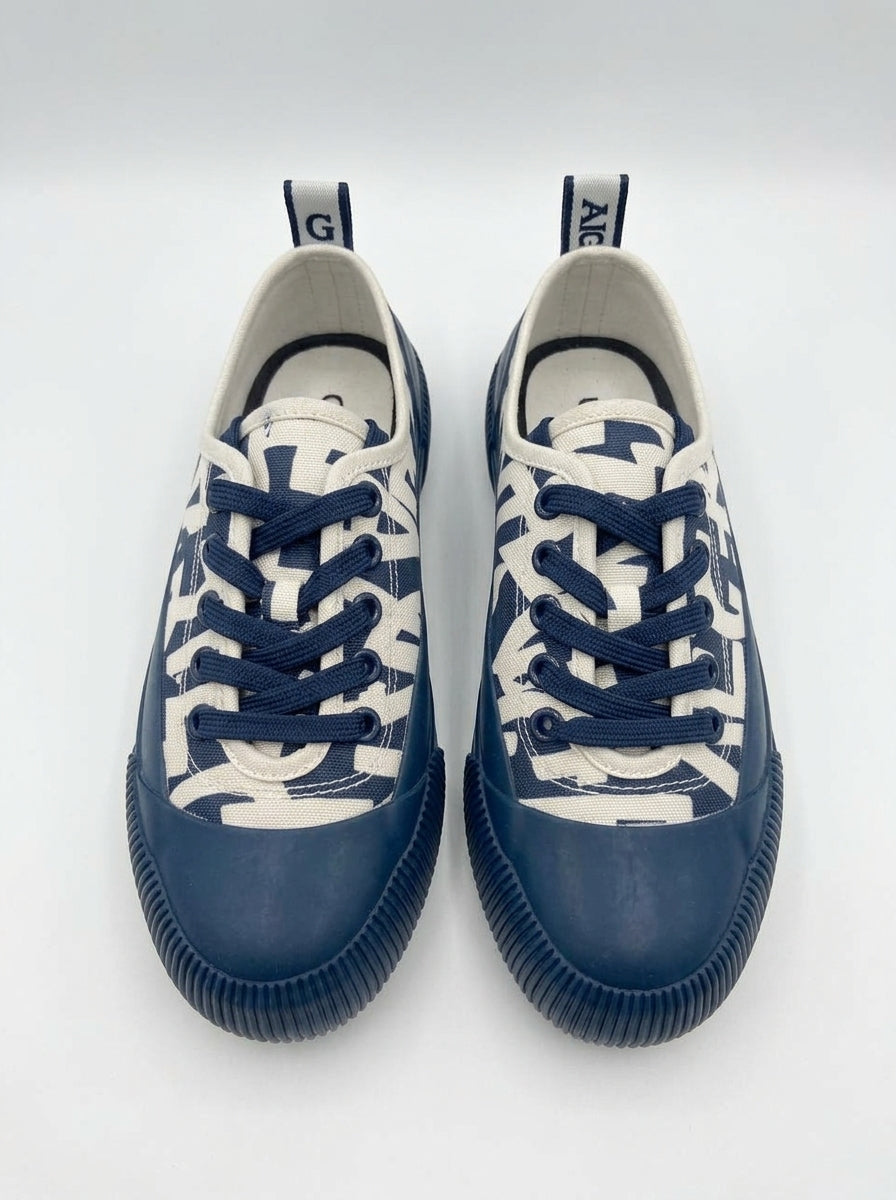 Graphic casual
