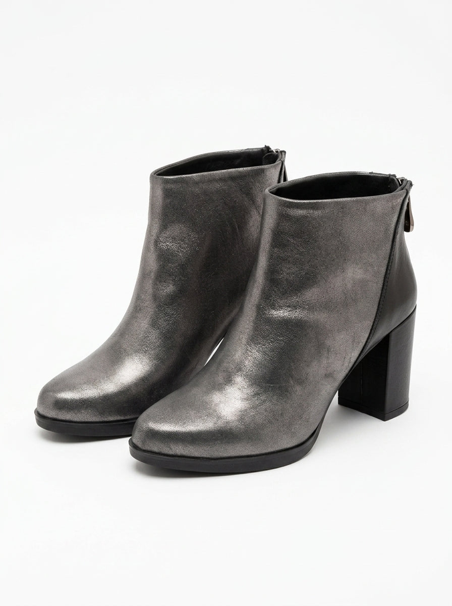 Graphite chic