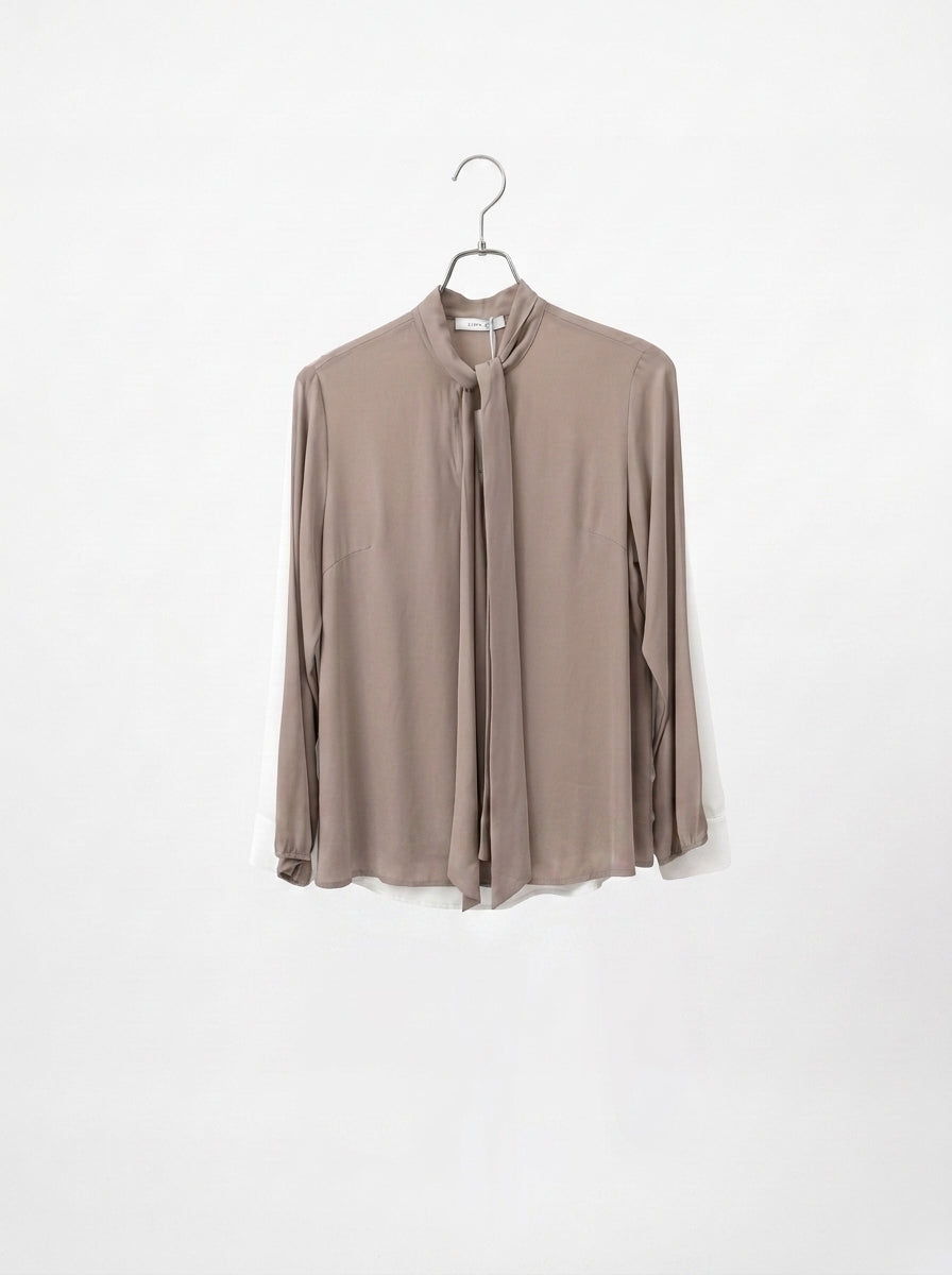 MODA ITALIA Blouse – Lightness and delicacy