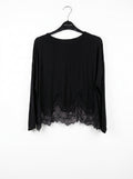 Italian blouse – Elegance with a lace accent