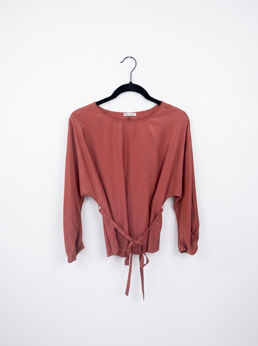 Costum ROSA SHOCK – Eleganță și stil impecabil