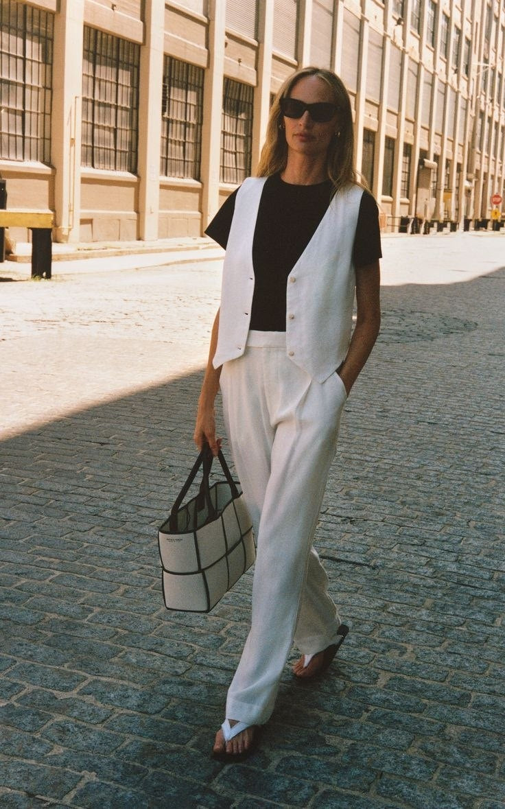 (Jaleta) Model – Italian minimalism