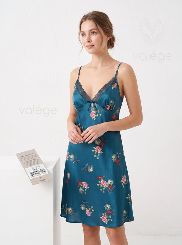 Exquisite pajamas/nightgown from the Valege brand