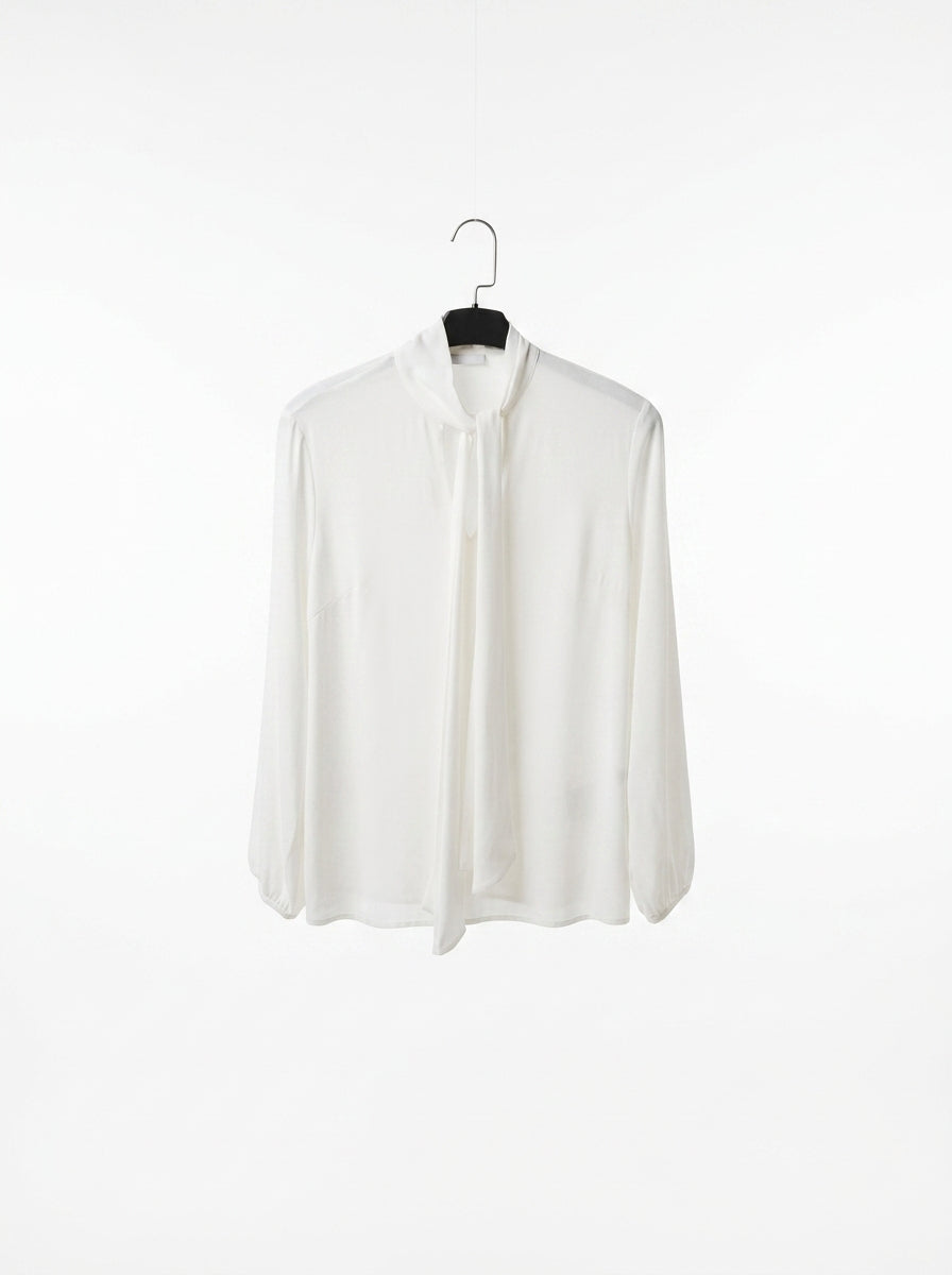 MODA ITALIA Blouse – Lightness and delicacy